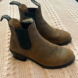 Blundstone tobacco brown boots. Casual and cute with skirts or jeans.
